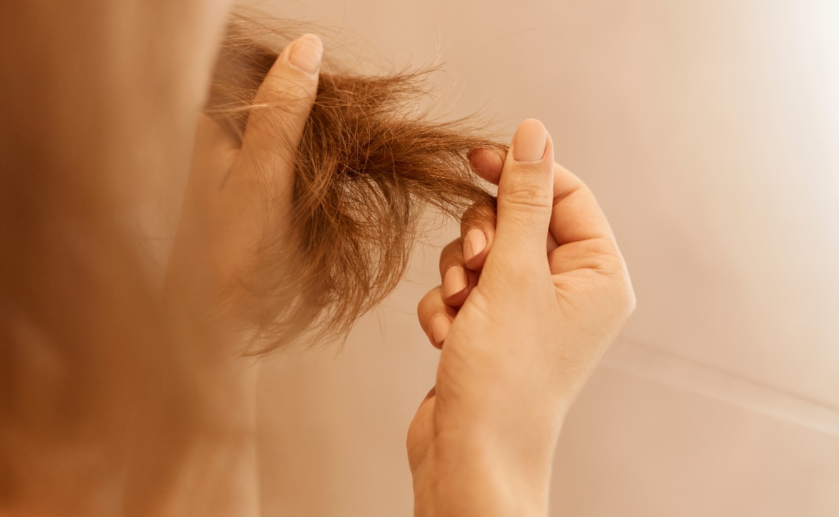 5 razones por las que tu cabello se cae y cómo evitarlo